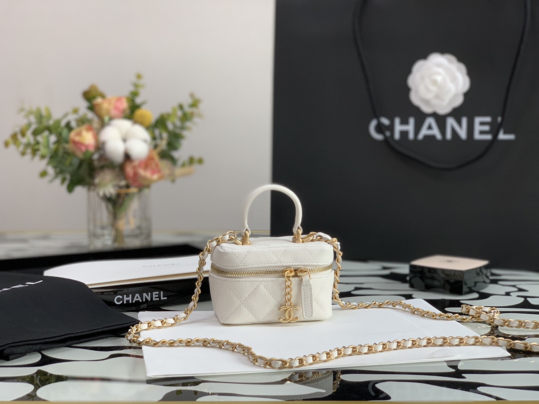 Ch**el small vanity with chain white ap2194 12 × 11.5 × 7 cm