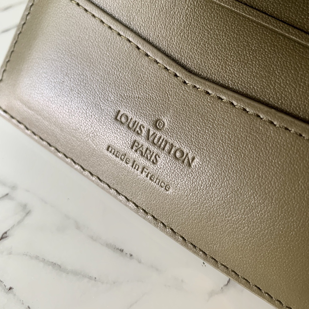 l0vis Vvtt0n slender wallet monogram seal leather green m80520 11 x 8.5 x 2 cm