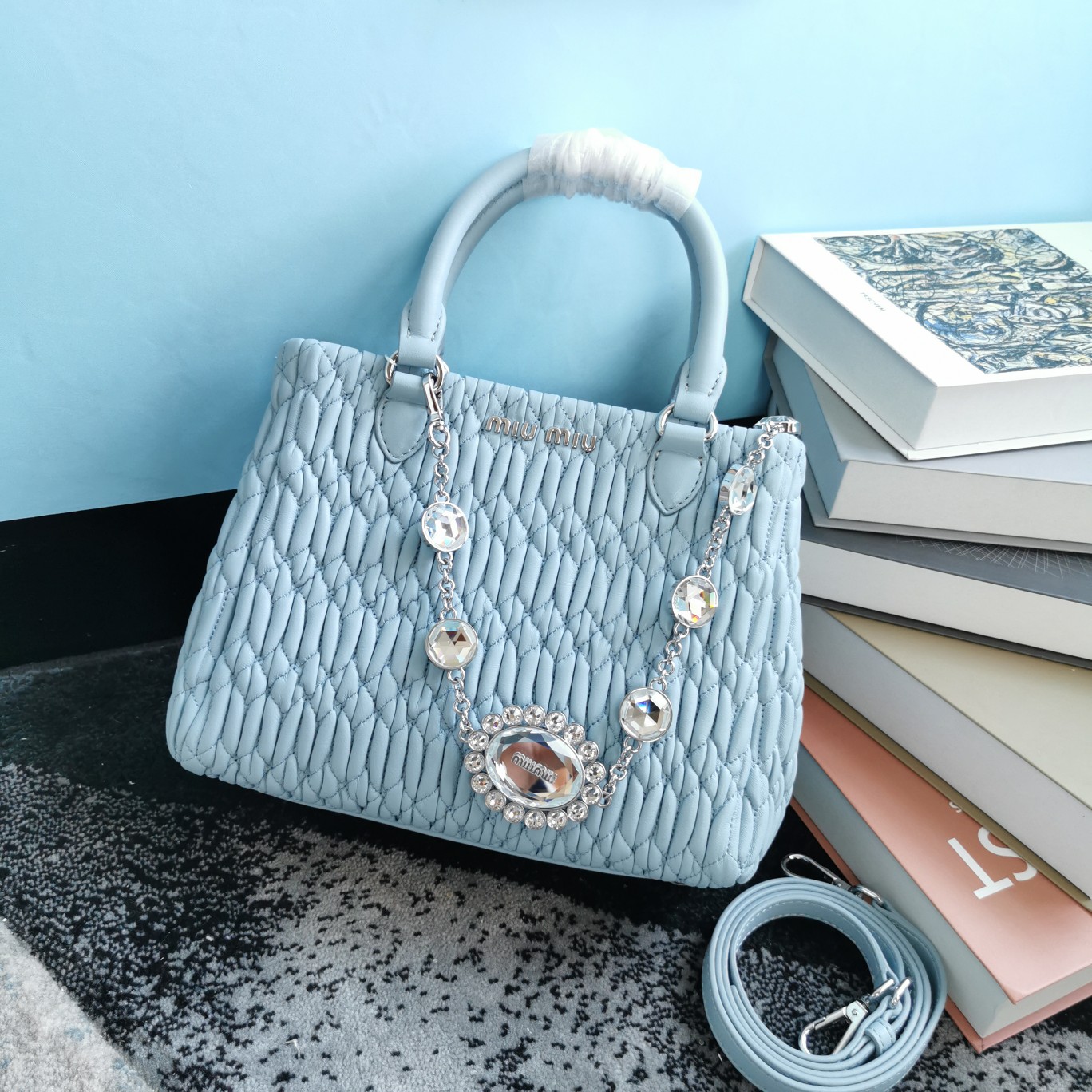 M1um1u crystal cloquÉ nappa leather handbag navy 5ba067 24 x 19.5 x 13 cm