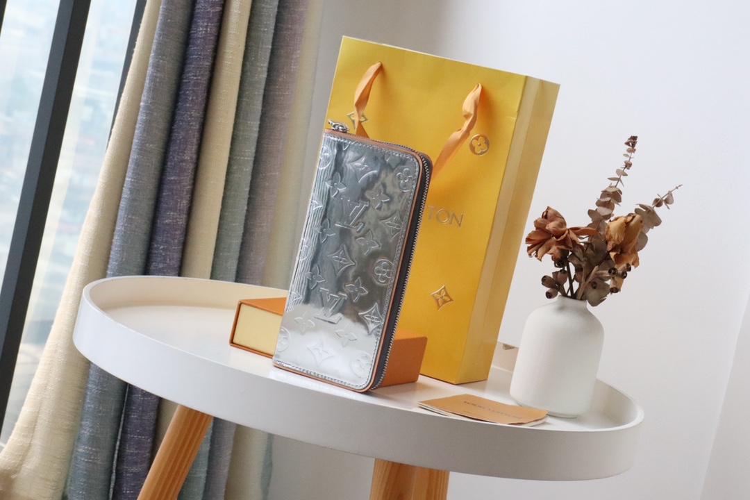 l0vis Vvtt0n zippy wallet vertical monogram mirror canvas m80808 10 x 20 x 2 cm