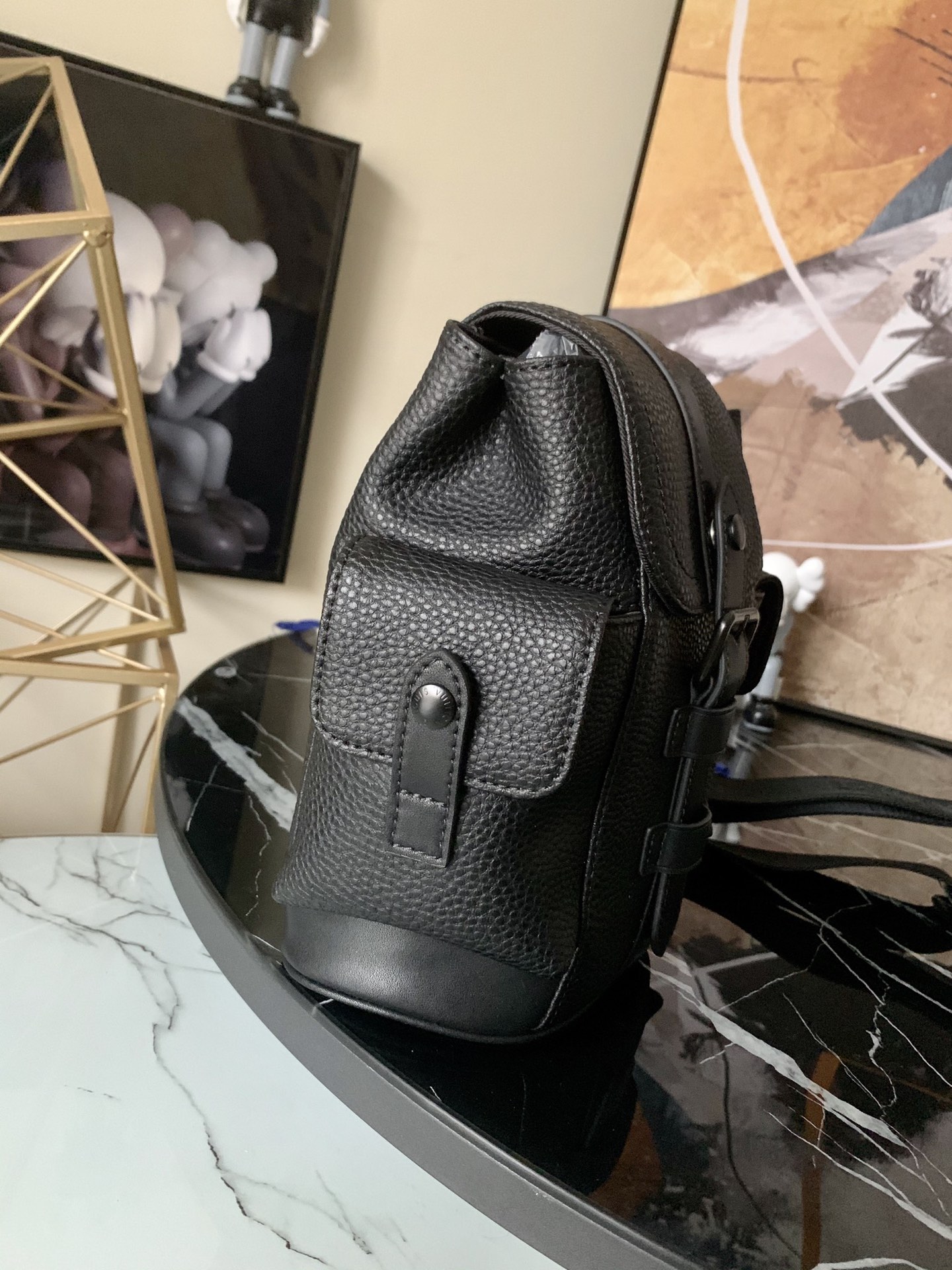 l0vis Vvtt0n christopher xs taurillon leather black m58495 14 x 19.5 x 5 cm