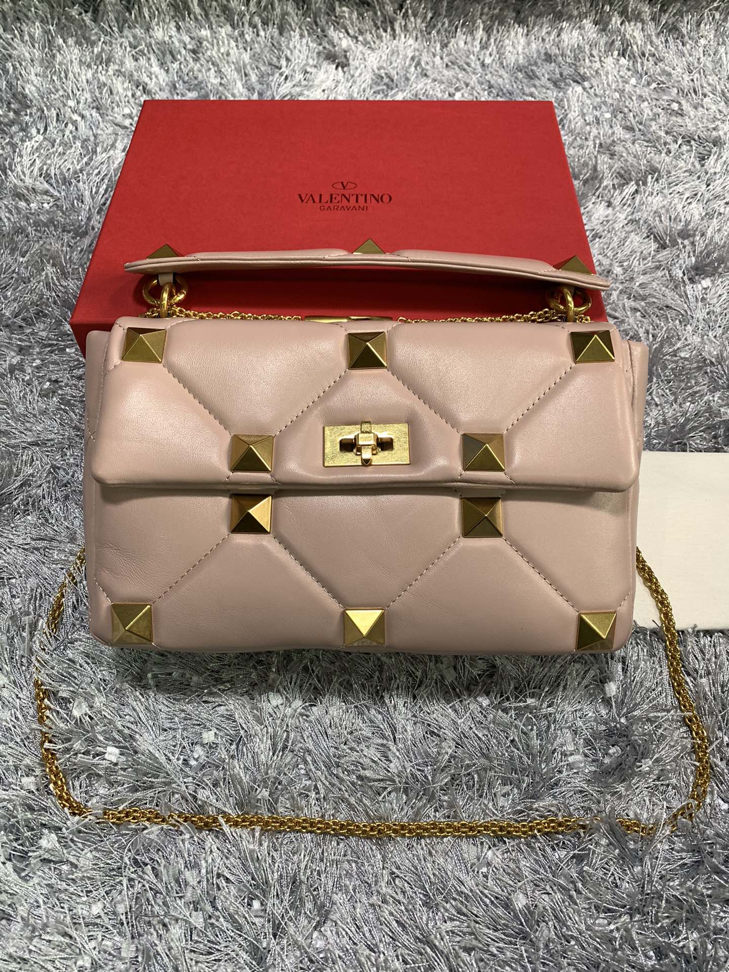 Va1e*ntin0 large roman stud the shoulder bag in nappa with chain rose cannelle ww2b0i60bsf 30 x 20 x 12 cm