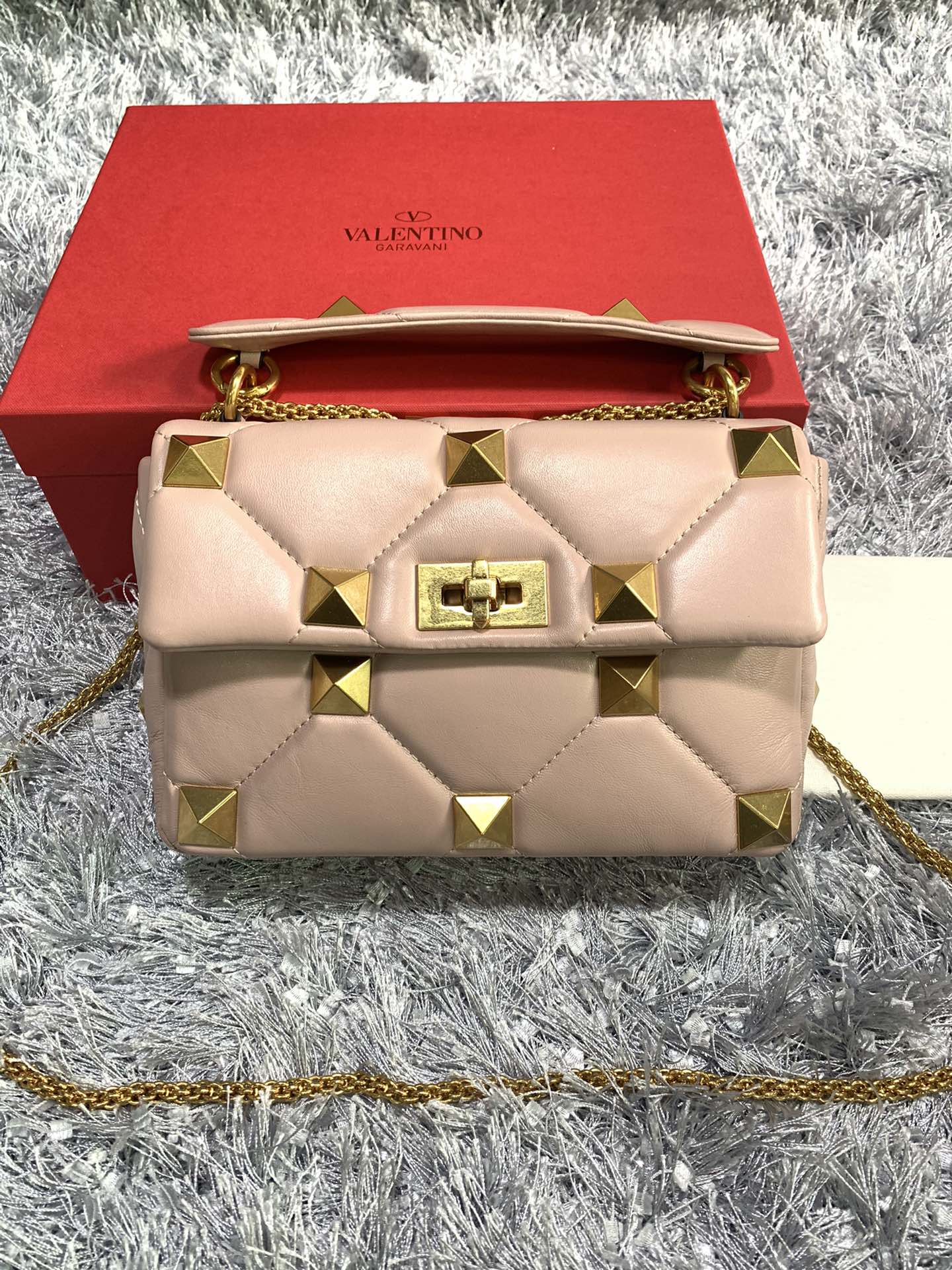 Va1e*ntin0 medium roman stud the shoulder bag in nappa with chain rose cannelle vw0b0i82bsf 25 x 16 x 10 cm