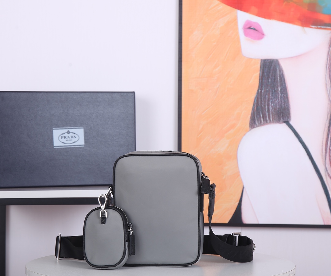 Pra*a re-nylon and saffiano leather shoulder bag grey 2vh112 20 x 16 x 5 cm