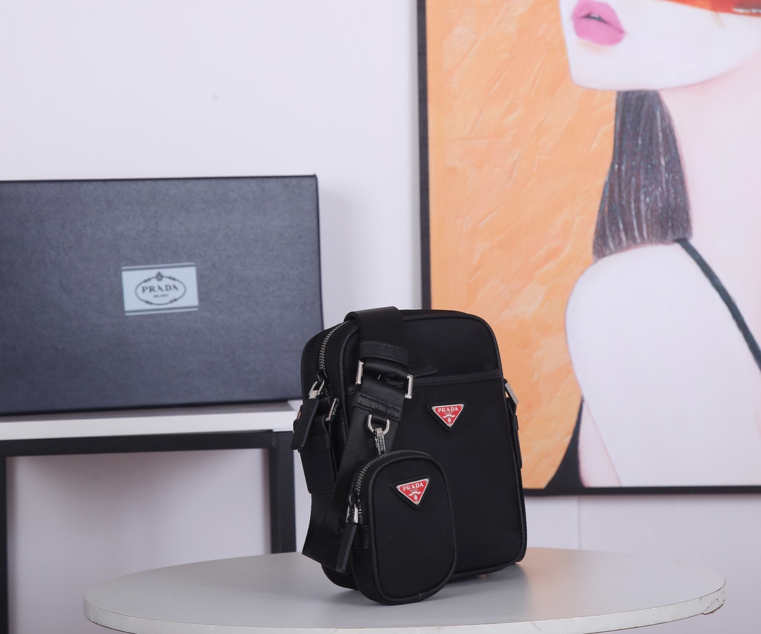 Pra*a re-nylon and saffiano leather shoulder bag red metal black 2vh112 20 x 16 x 5 cm