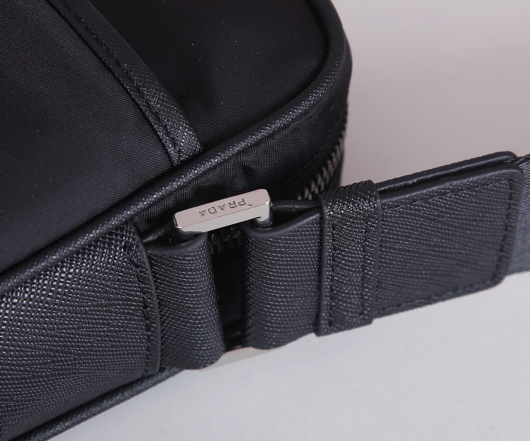 Pra*a re-nylon and saffiano leather shoulder bag black 2vh112 20 x 16 x 5 cm