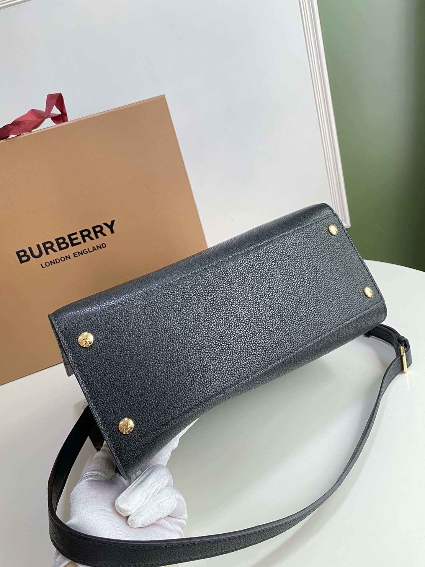 Bv*b*rry small leather two-handle title bag black 80246871 34 x 15 x 25 cm