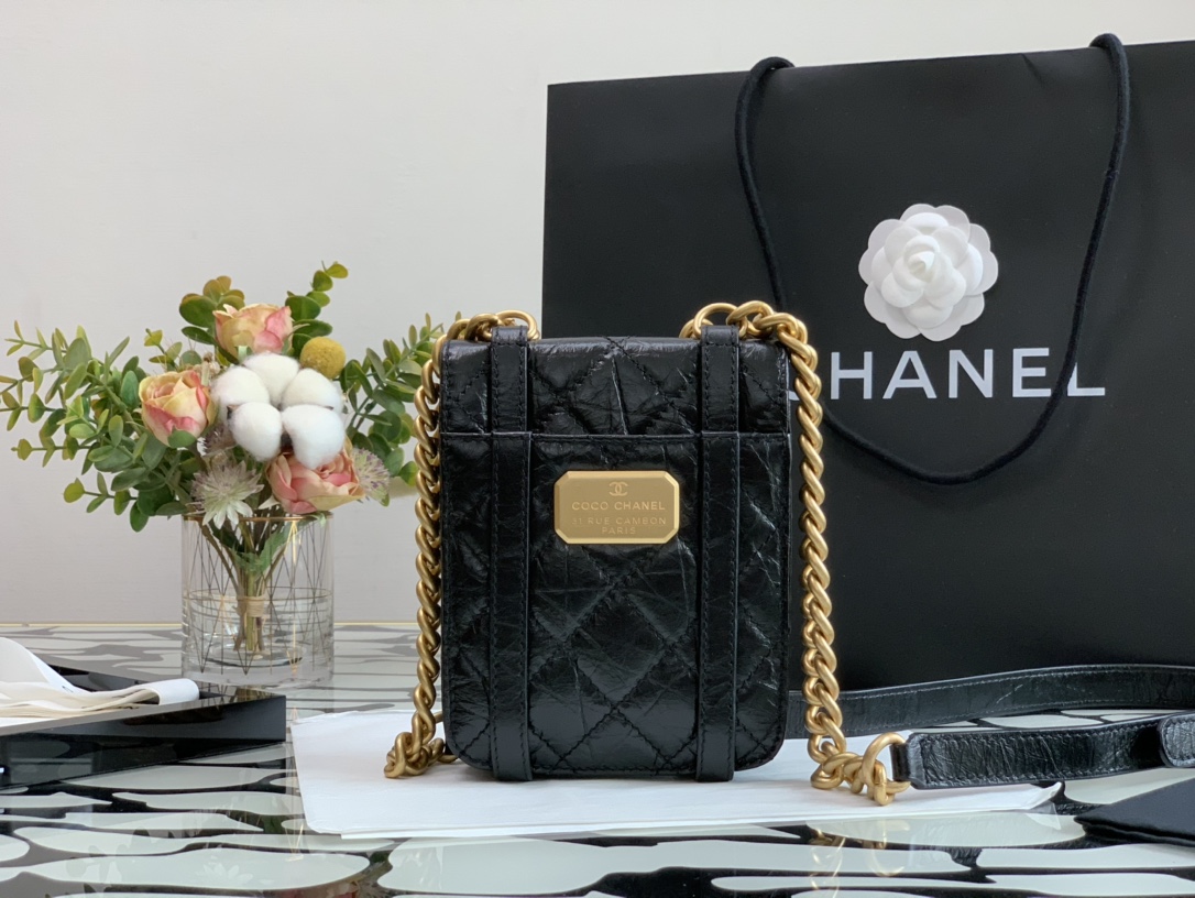 Ch**el mini aged calfskin and gold-tone metal messenger flap bag black as2695 17 x 14 x 7 cm