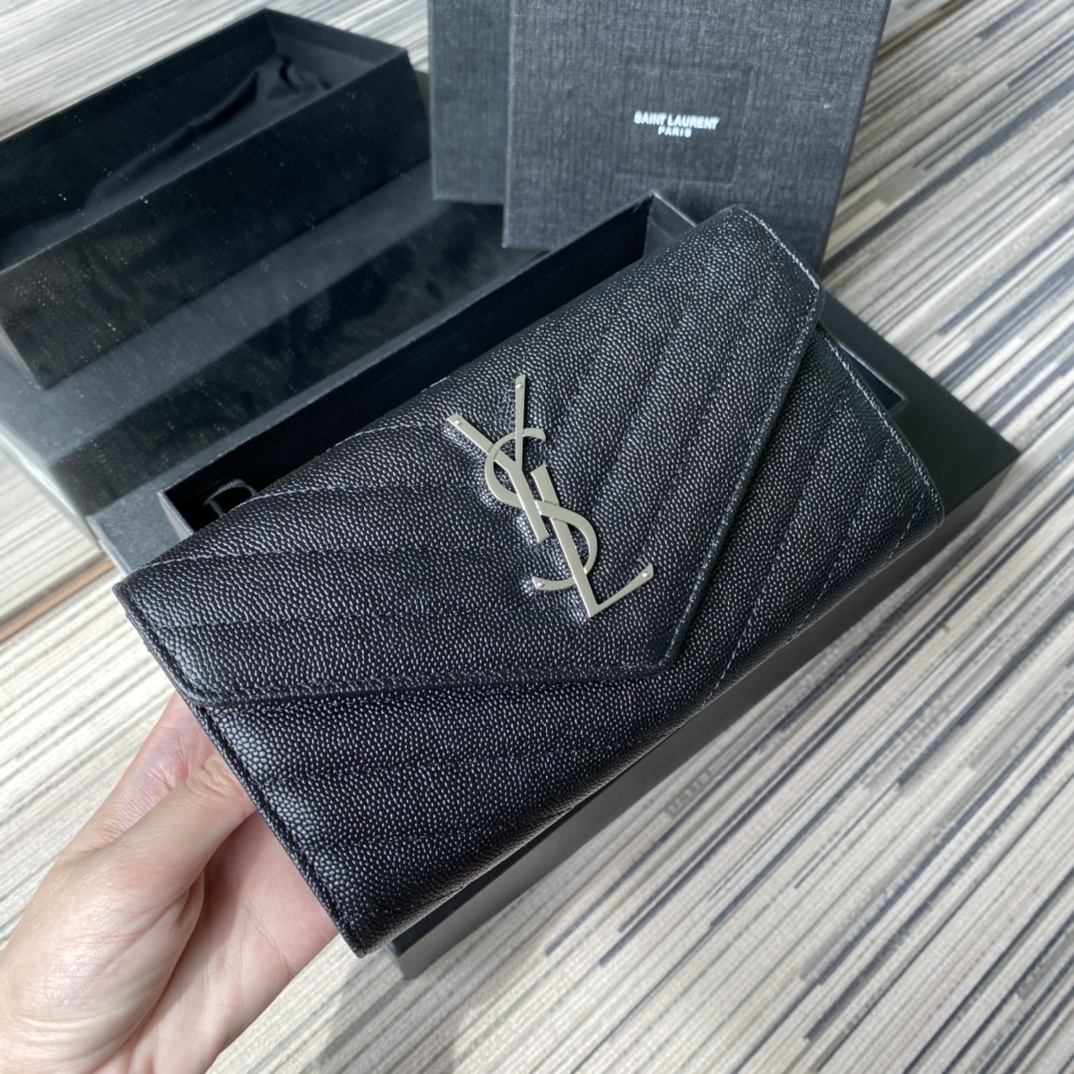 Y51 large monogram flap wallet in grain de poudre embossed leather silver metal 372264 19 x 11 cm