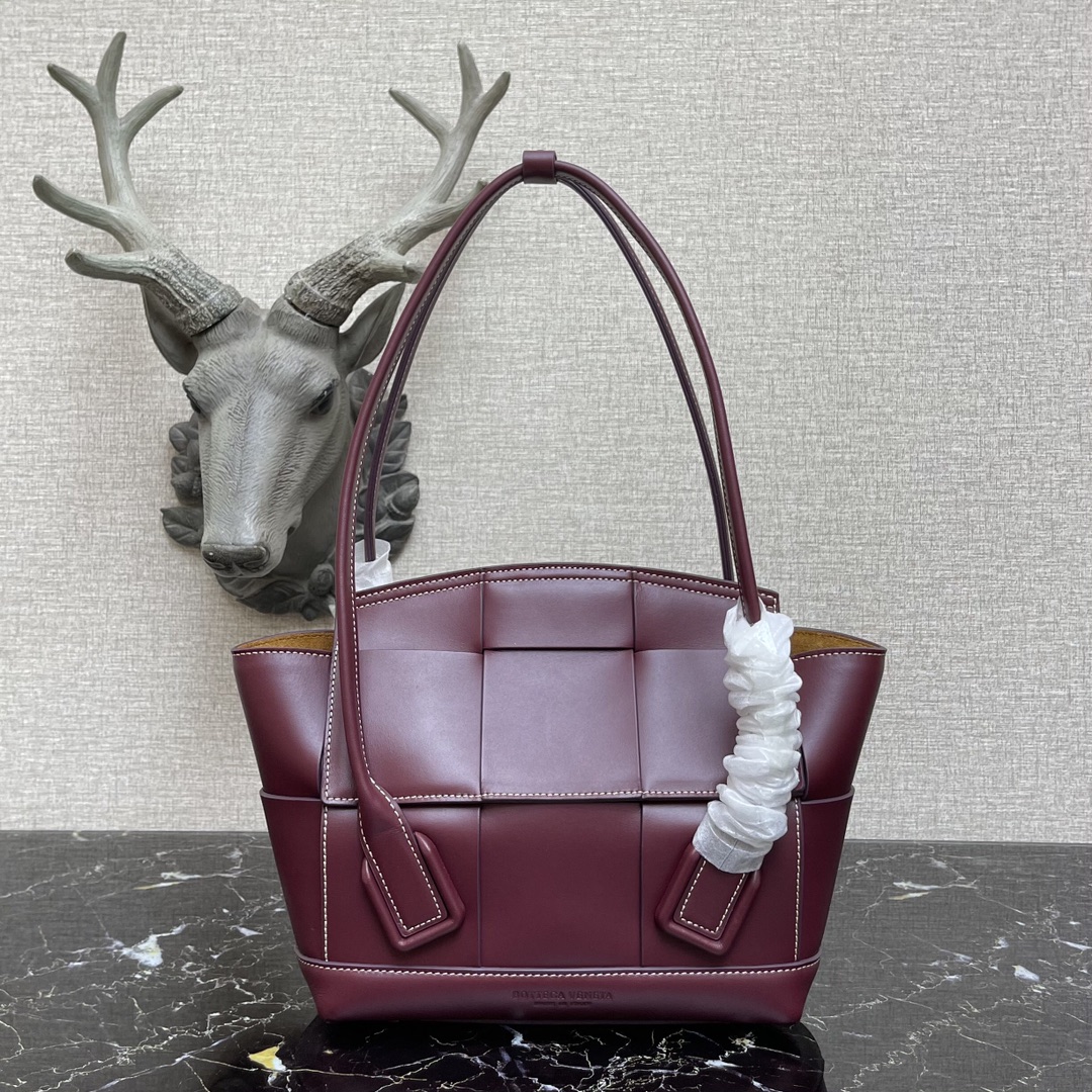 b0tt*ga Ven*ta small arco burgundy 600606 29 x 8 x 17 cm