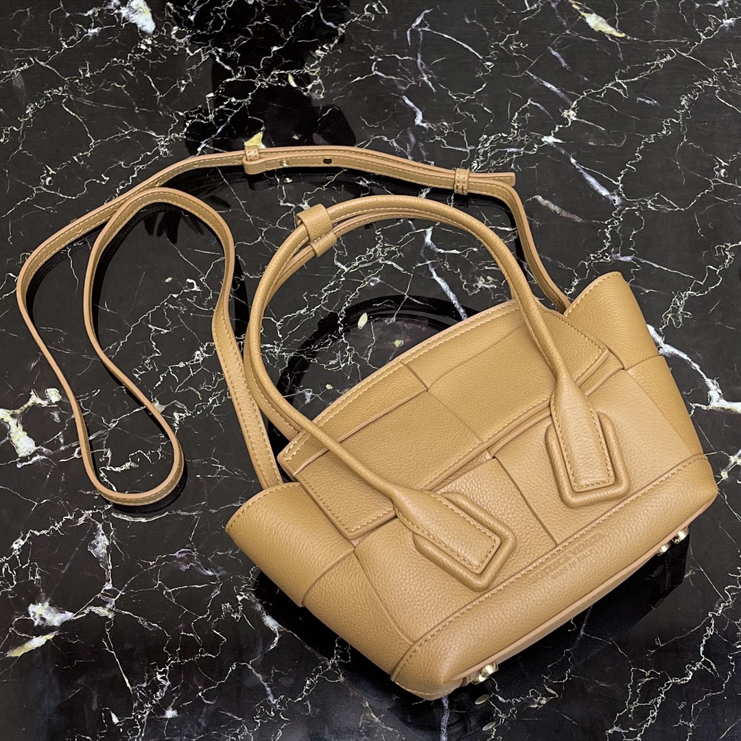 b0tt*ga Ven*ta small arco beige 600606 29 x 8 x 17 cm