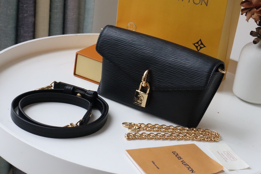 l0vis Vvtt0n padlock on strap epi leather black m80682 19 x 11 x 3 cm