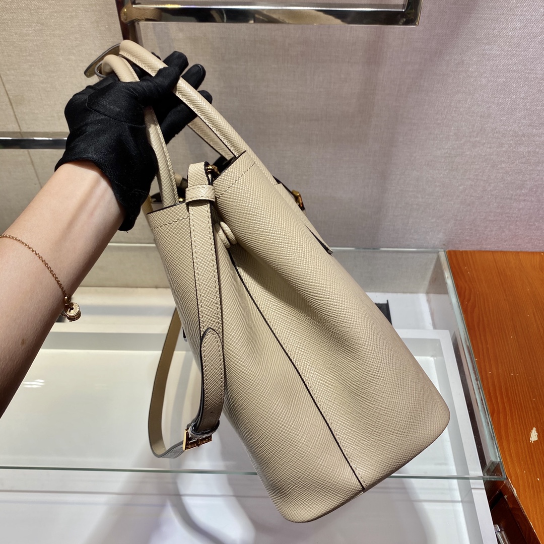 Pra*a medium saffiano leather double Pra*a creme 1bg775 33 x 24.5 x 14 cm
