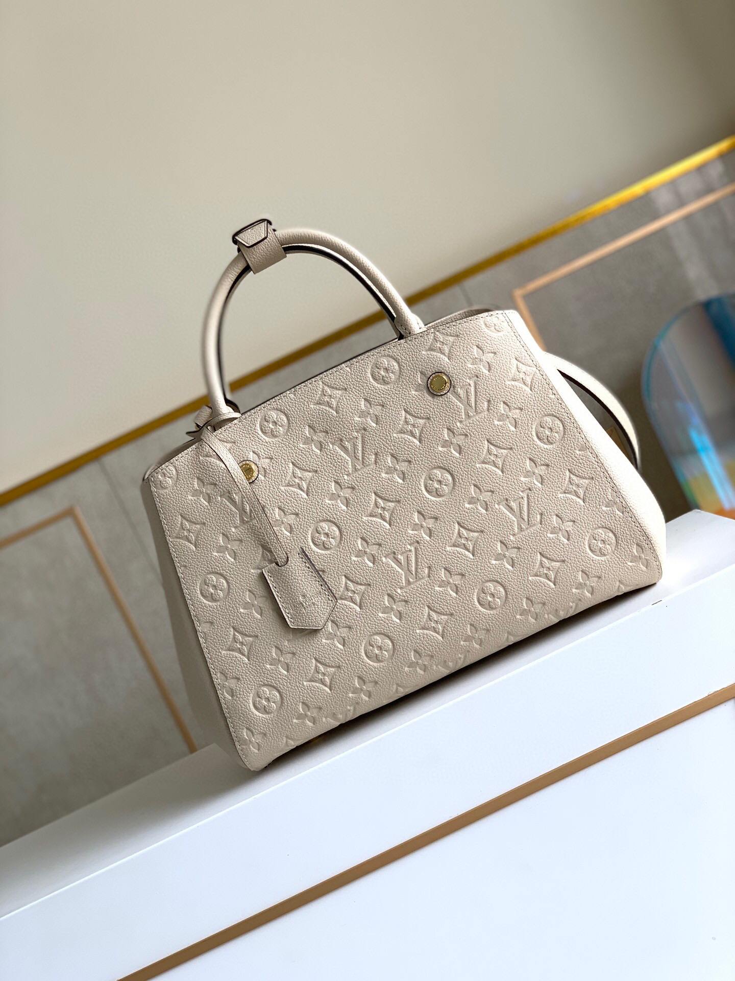l0vis Vvtt0n montaigne mm monogram empreinte leather creme m41048 33 × 23 × 15 cm