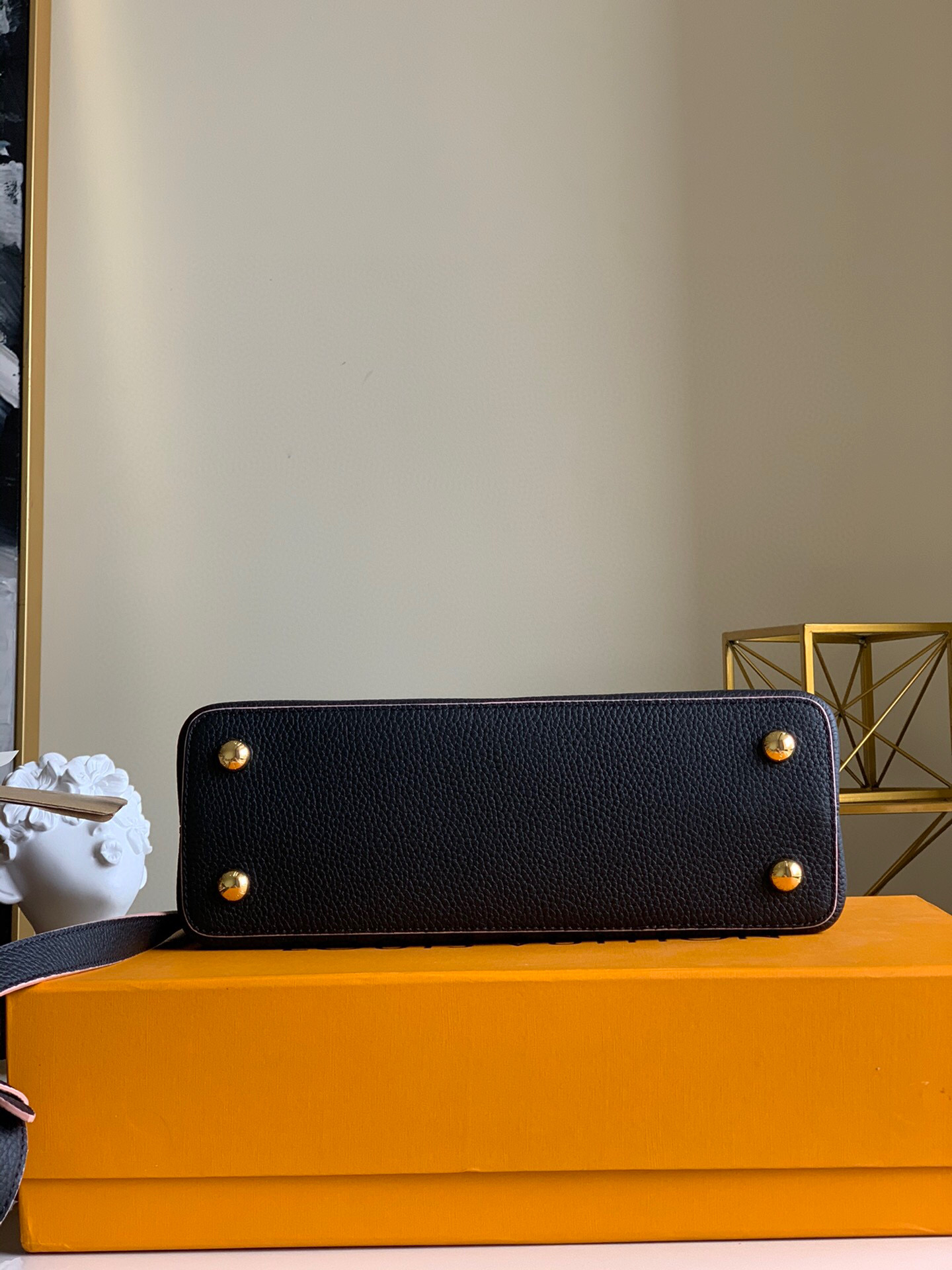 l0vis Vvtt0n capucines mm taurillon leather black m42259 31 × 21 × 11 cm