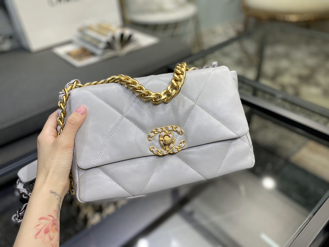 Ch**el 19 handbag lambskin grey as1160 26cm
