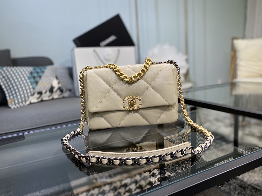 Ch**el 19 handbag lambskin beige as1160 26cm