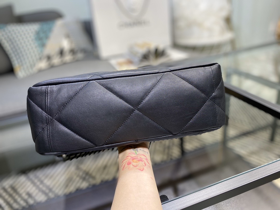 Ch**el large 19 handbag lambskin black as1161 30cm