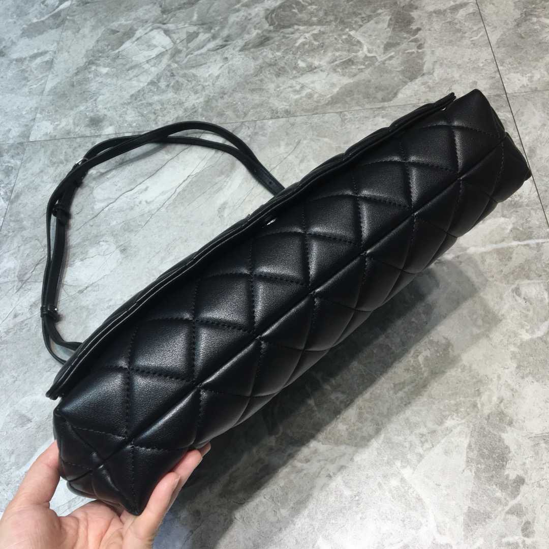 ba1en*iaga large buckle shoulder bag D1am0nd pattern leather silver metal black 37 x 8 x 29 cm