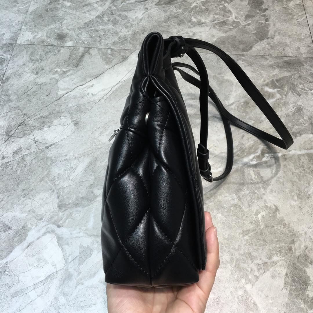 ba1en*iaga small buckle shoulder bag D1am0nd pattern leather silver metal black 25 x 9 x 20 cm