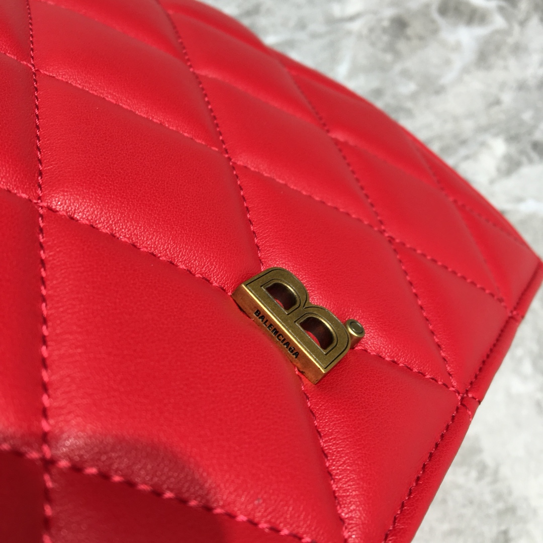 ba1en*iaga small buckle shoulder bag D1am0nd pattern leather golden metal red 25 x 9 x 20 cm