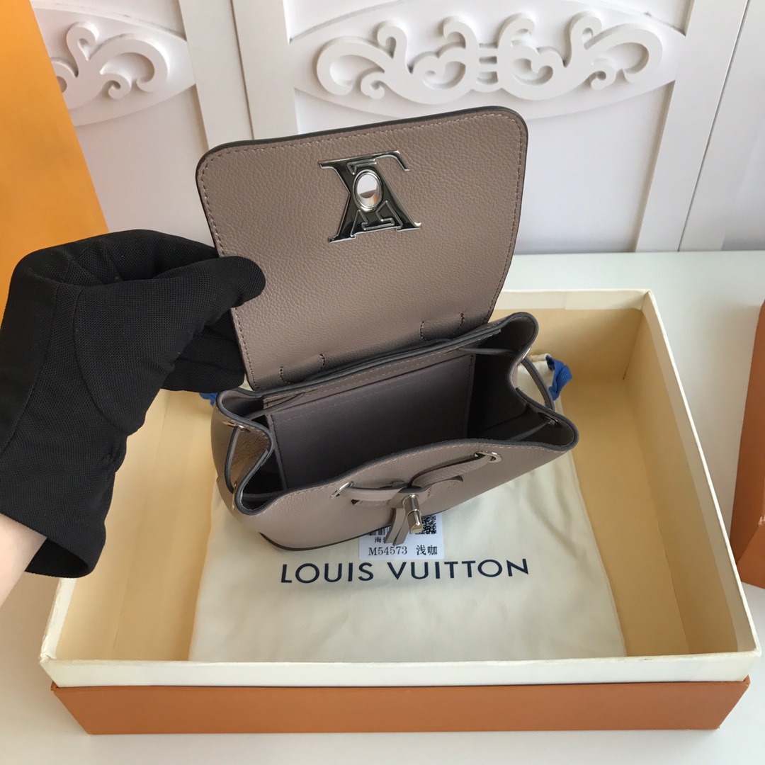 l0vis Vvtt0n mini lockme backpack calfskin leather grey m54573 16 x 19.4 x 10 cm