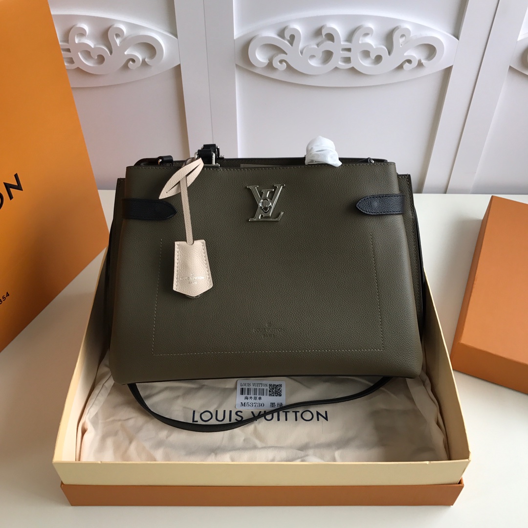 l0vis Vvtt0n lockme day grained calfskin leather dark green m53730 31 x 24 x 16 cm