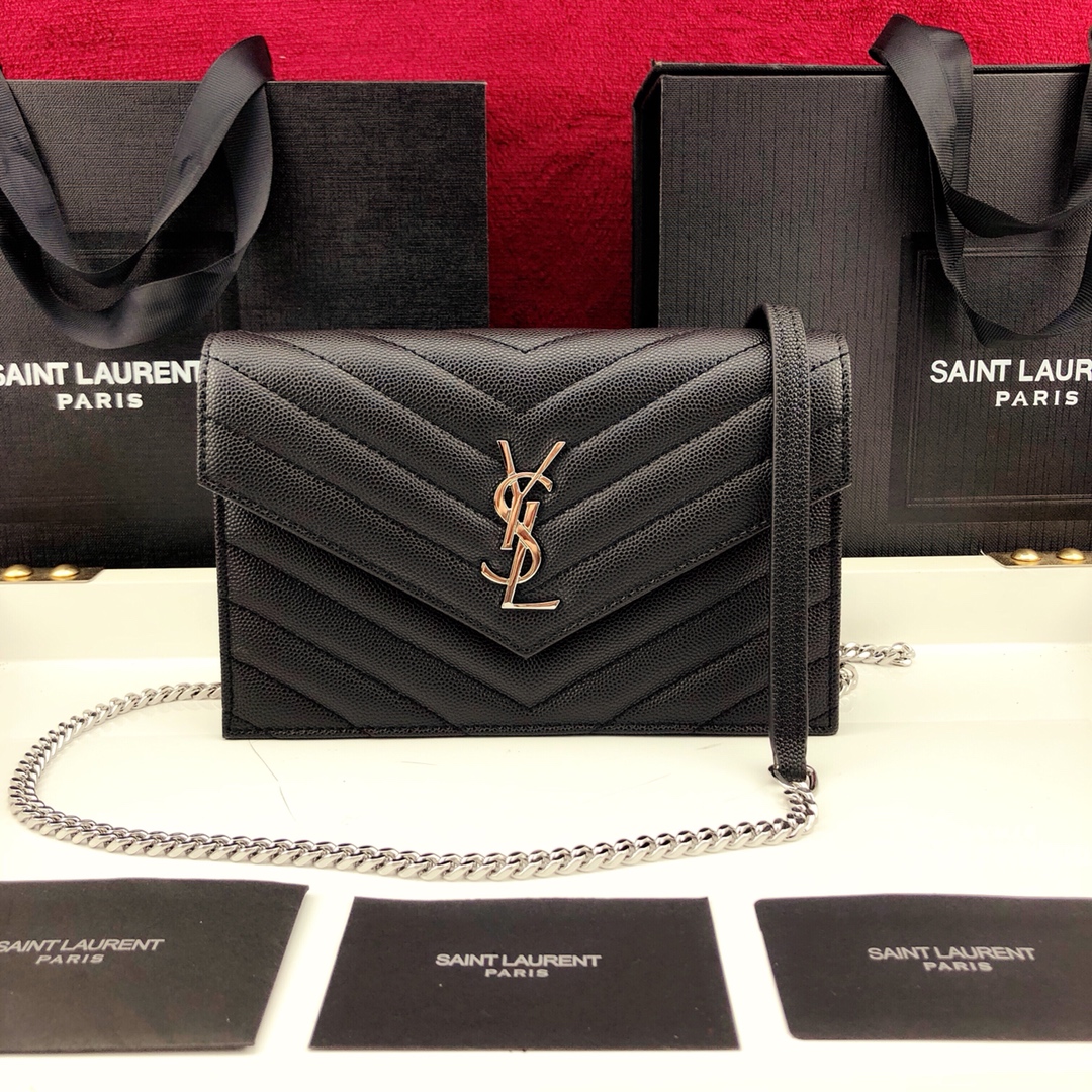 Y51 envelope chain wallet in grain de poudre embossed leather silver metal black 393953 19 x 11.5 x 4 cm