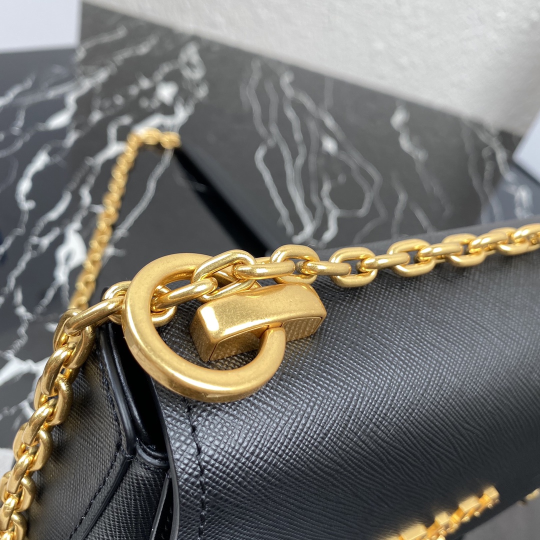 Pra*a saffiano leather shoulder bag golden metal black 1bd275 22 x 14 x 6.5 cm