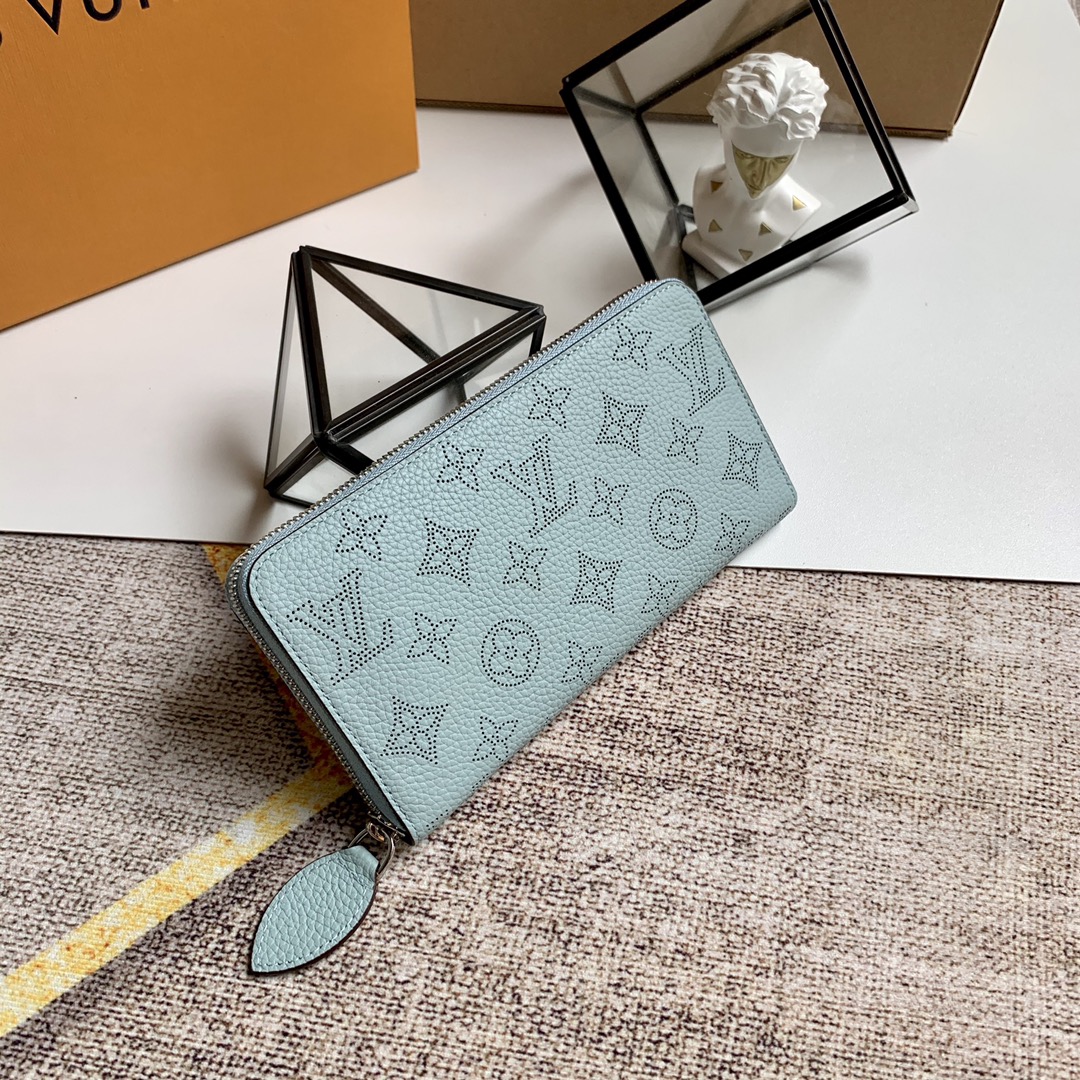 l0vis Vvtt0n zippy wallet monogram perforations mahina leather ver lagon m61867 19 x 10 cm