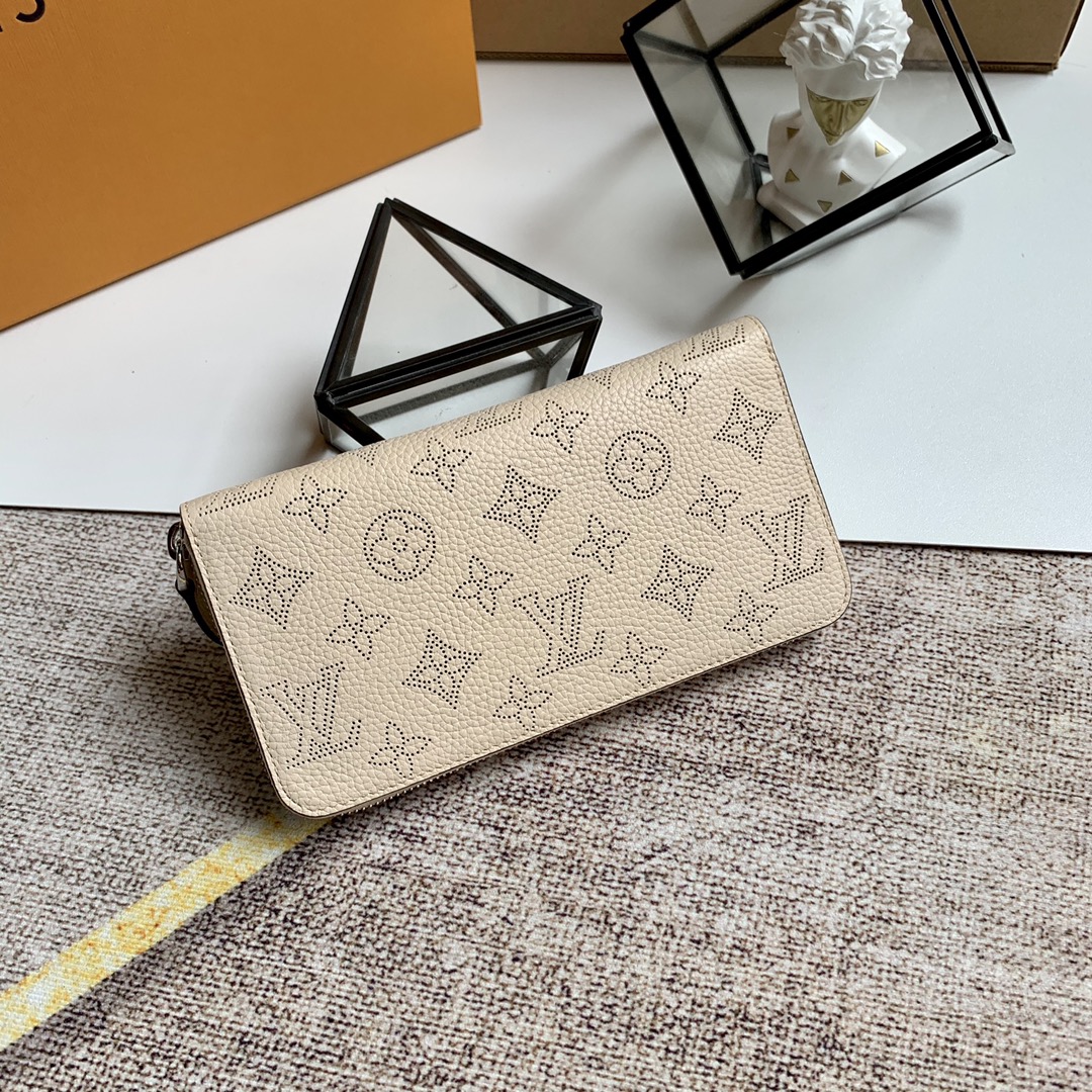 l0vis Vvtt0n zippy wallet monogram perforations mahina leather creme m61868 19 x 10 cm