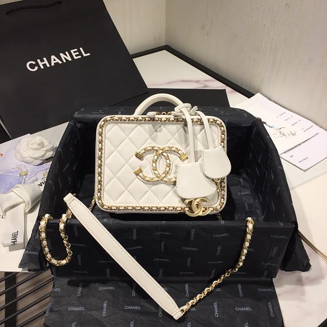 Ch**el small white cc filigree chain around vanity case white as1785 18 x 14 x 8 cm