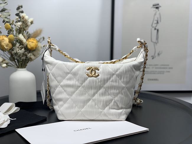Ch**el hobo bag white as2480 15 x 12.5 x 18 cm