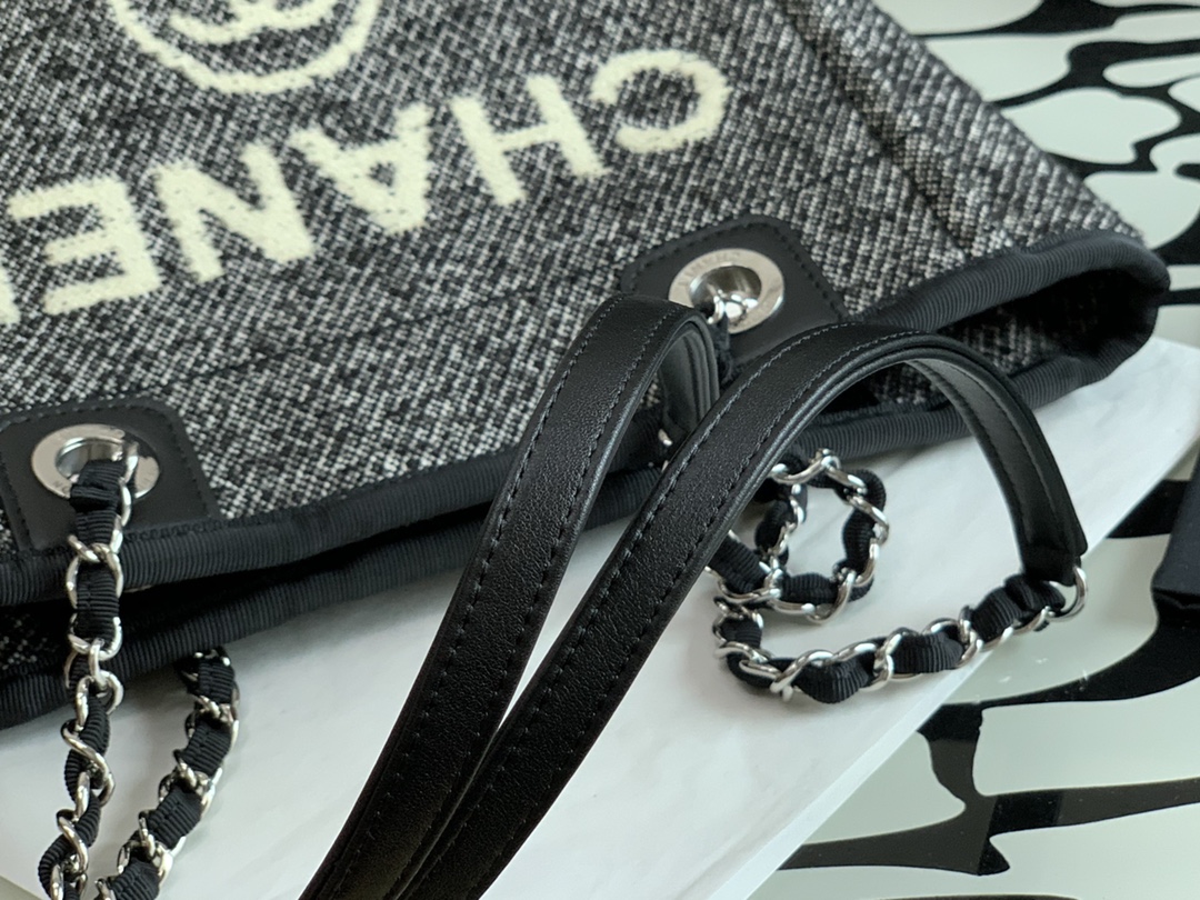Ch**el deauville tote bag black 28 cm