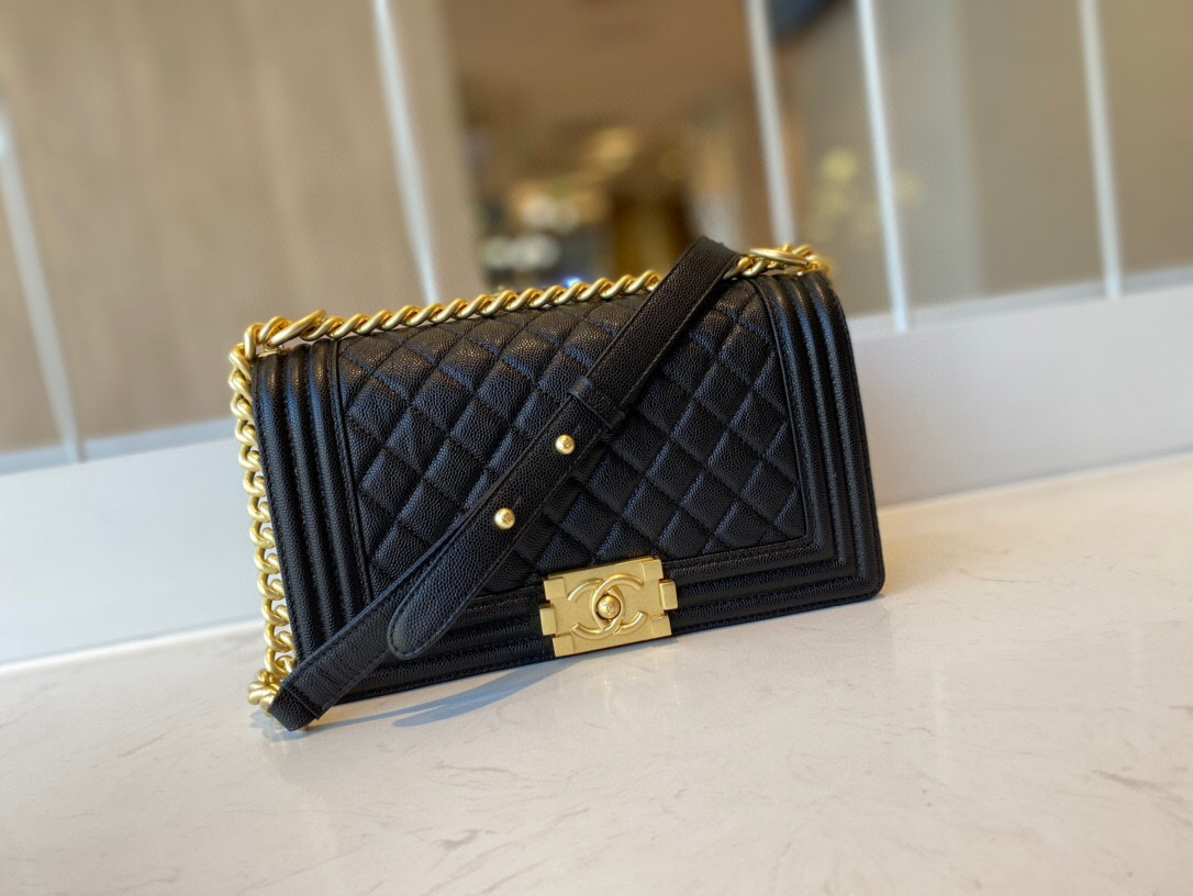 Ch**el boy handbag grained calfskin & ruthenium-golden metal black a67086 25 cm