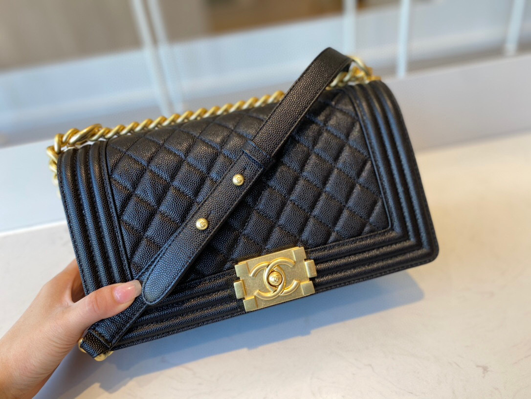 Ch**el boy handbag grained calfskin & ruthenium-golden metal black a67086 25 cm