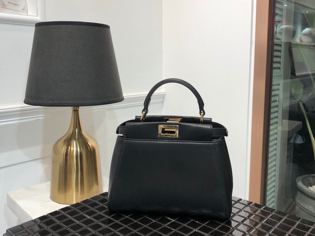 F**di mini peekaboo leather bag black 8bn244 23 cm