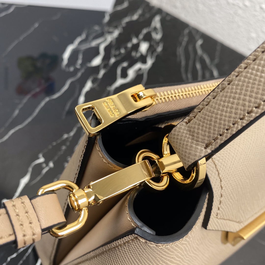 Pra*a saffiano leather tote beige 1bn012 24 × 20 × 12.4 cm
