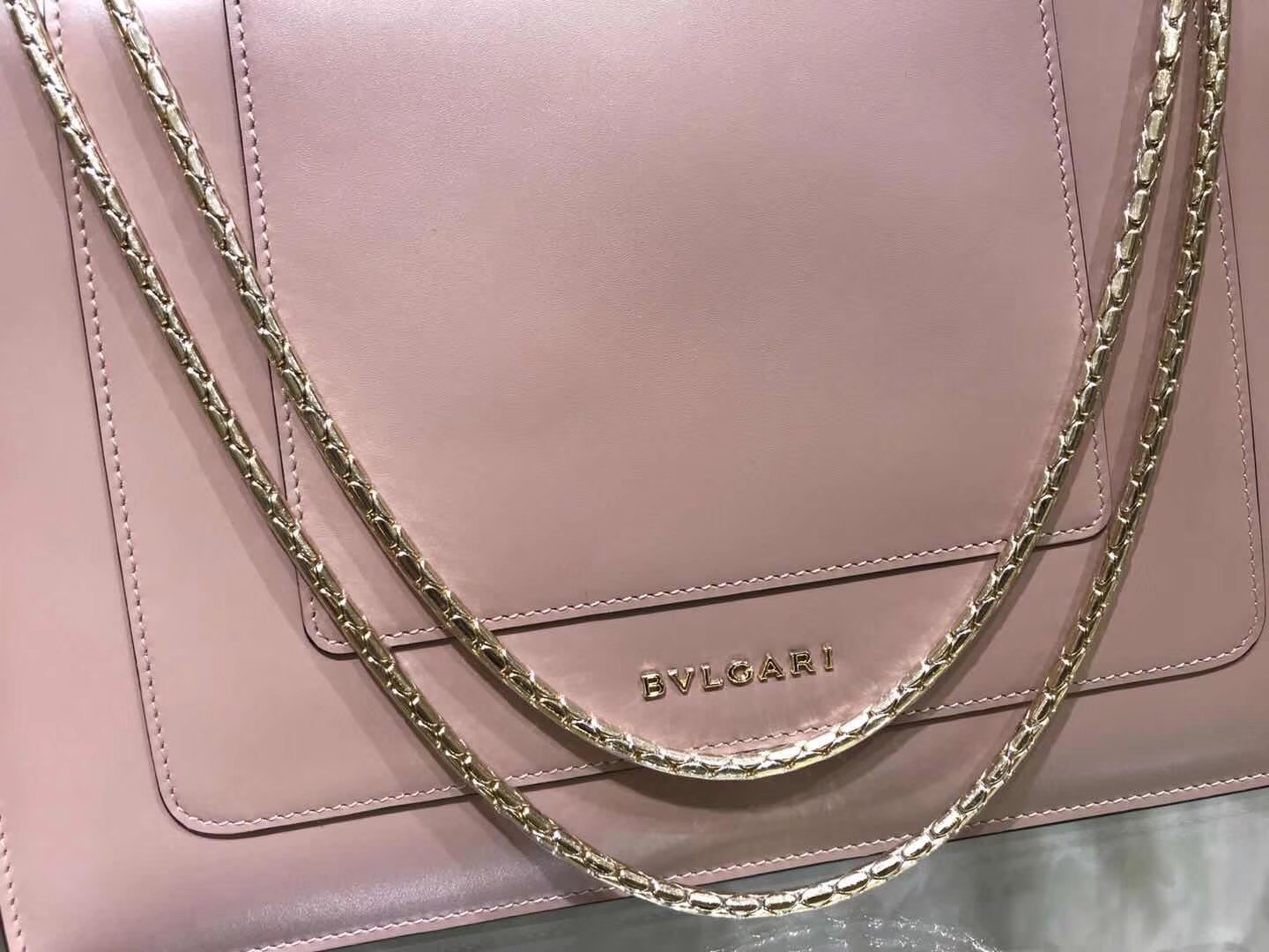 Bv1g*ai serpenti forever shoulder bag leather pink beige 280153 28 x 19 x 8 cm