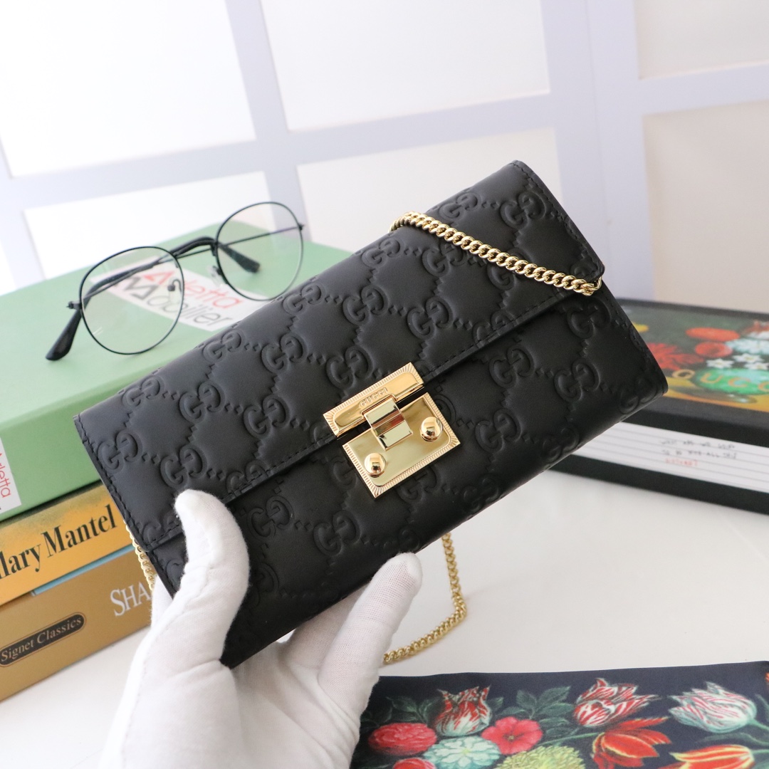 Gvc*1 padlock continental wallet Gvc*1 signature leather black 453506 19 x 10 x 3.5 cm