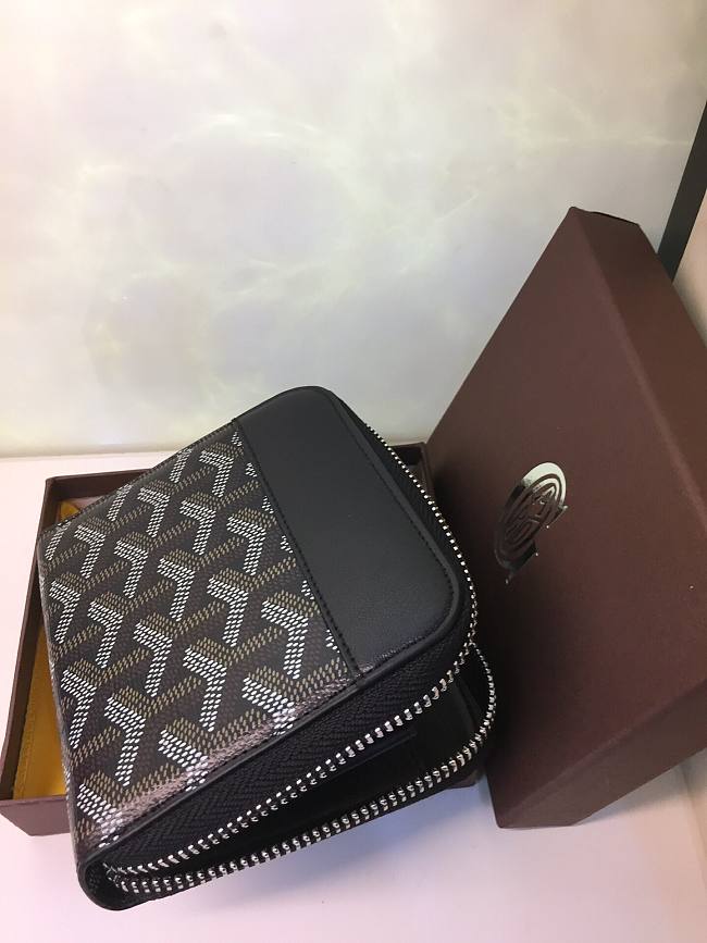 G09ard small chervon zipper wallet black 11 x 10 cm