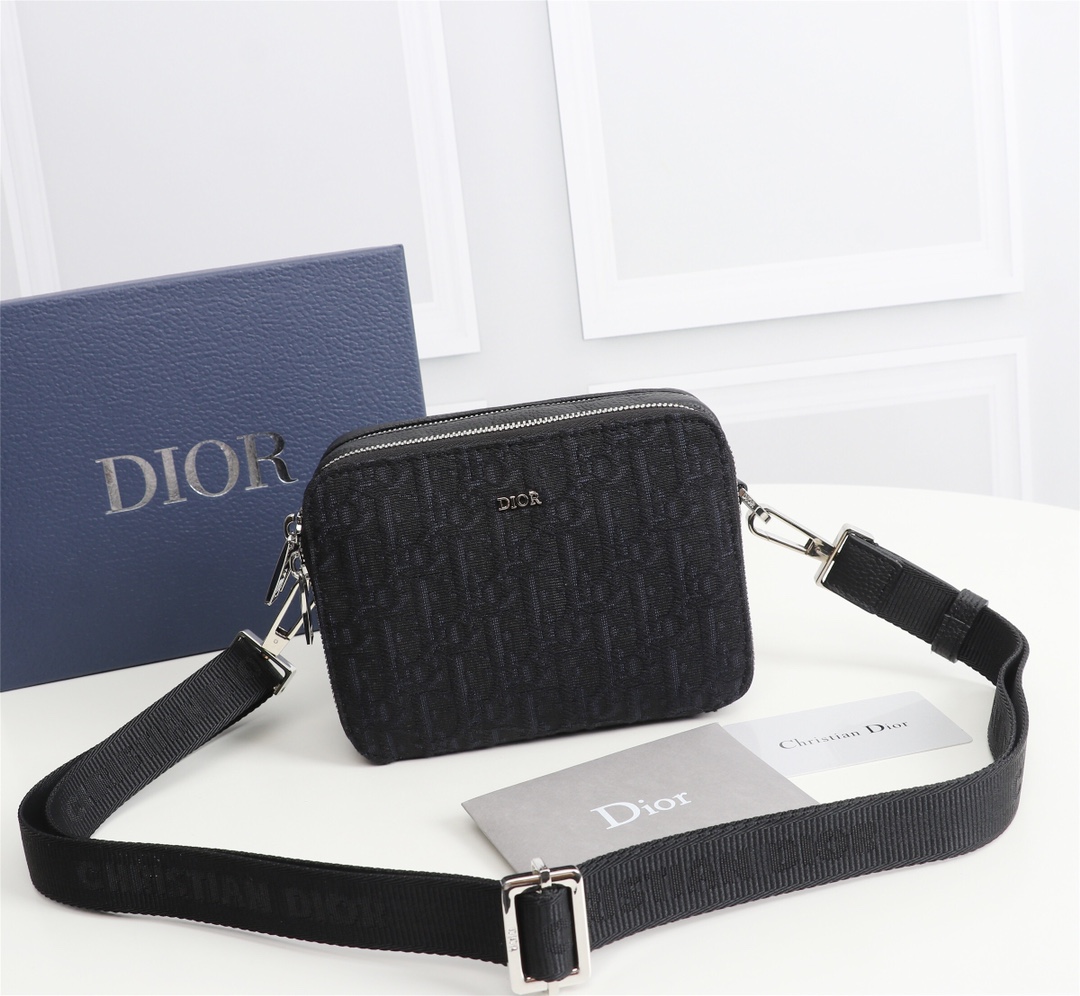 D10r messenger pouch oblique galaxy leather black 2esbc119vpd 17 x 12.5 x 6 cm