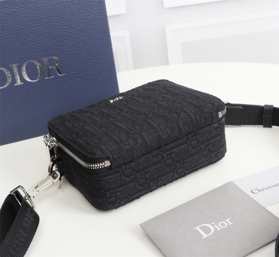 D10r messenger pouch oblique galaxy leather black 2esbc119vpd 17 x 12.5 x 6 cm
