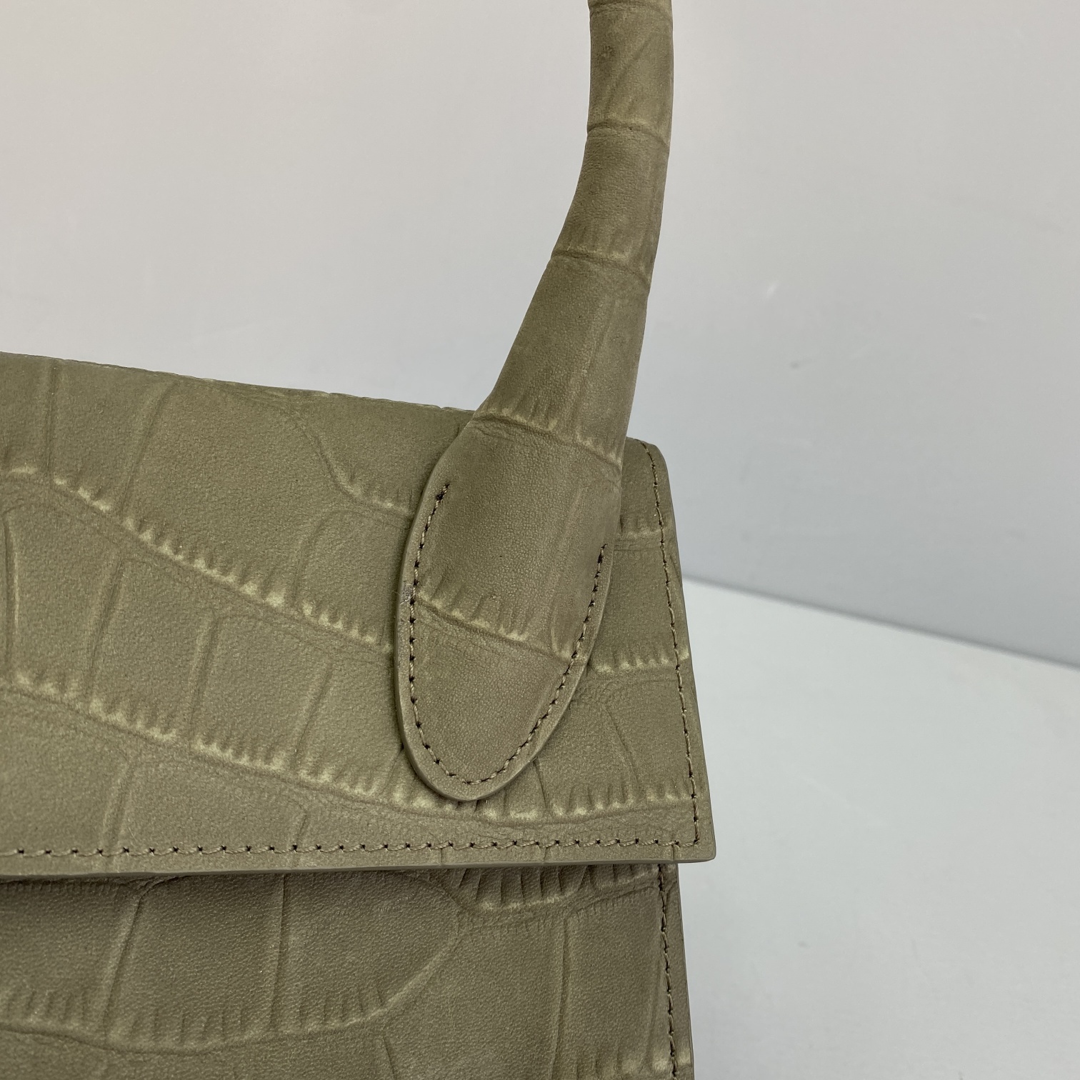 JACQUEMUS SMALL Le Average Chiquito Crocodile Leather Dark Green 213BA02 18 x 15.5 x 8 cm