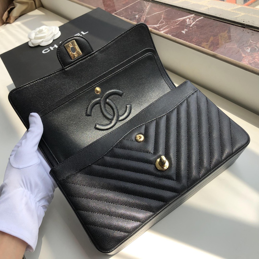 Ch**el chevron classic flap bag grained leather golden metal black a01112 26 x 16 x 7 cm