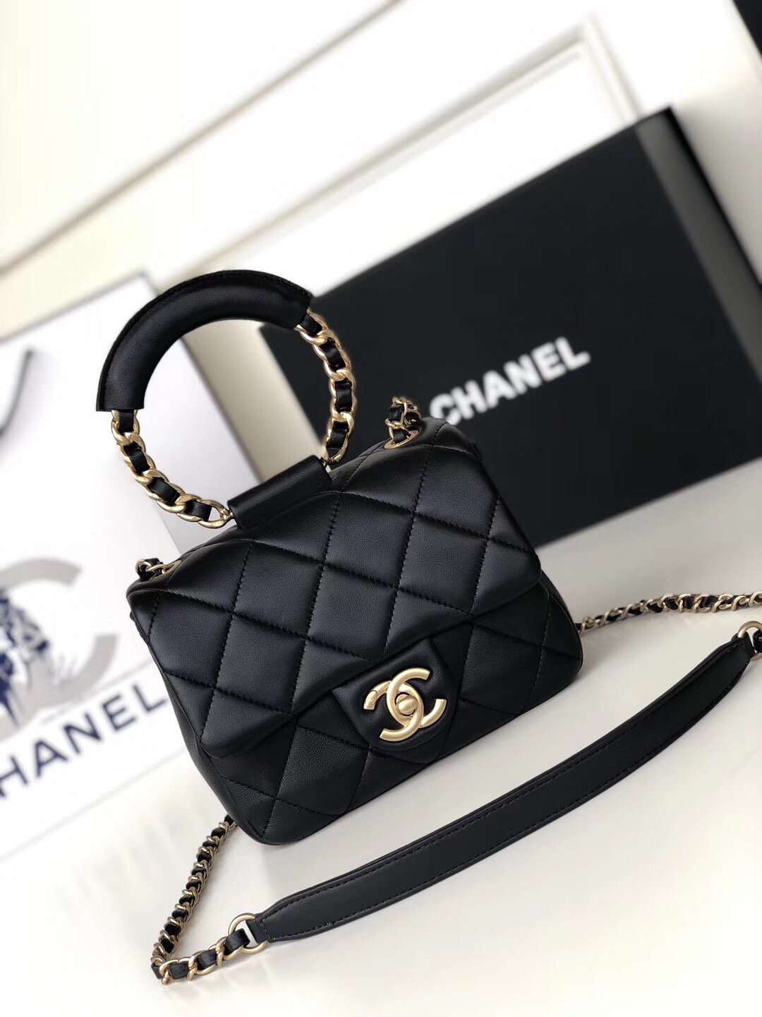 Ch**el small circular handle bag lambskin black as1357 20 x 18 x 7.5 cm