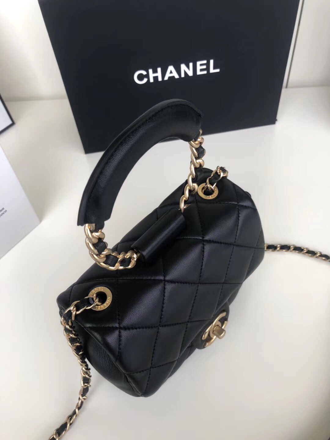Ch**el small circular handle bag lambskin black as1357 20 x 18 x 7.5 cm