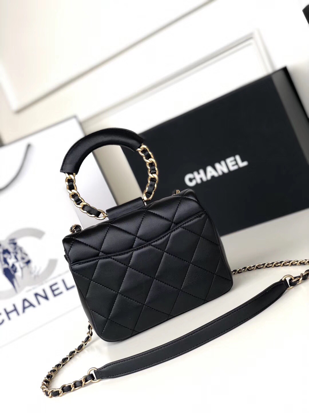 Ch**el small circular handle bag lambskin black as1357 20 x 18 x 7.5 cm
