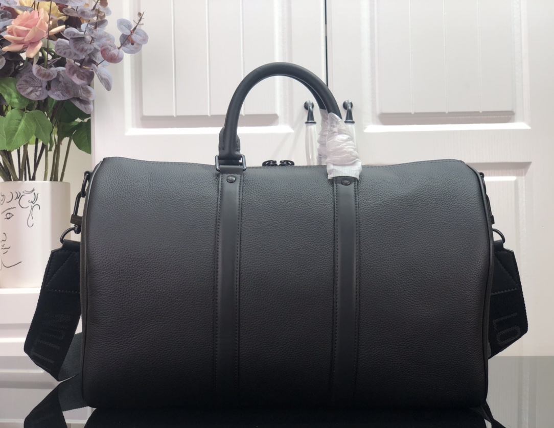 l0vis Vvtt0n keepall bandouliÈre 40 leather black m57088 42 x 26 x 20 cm