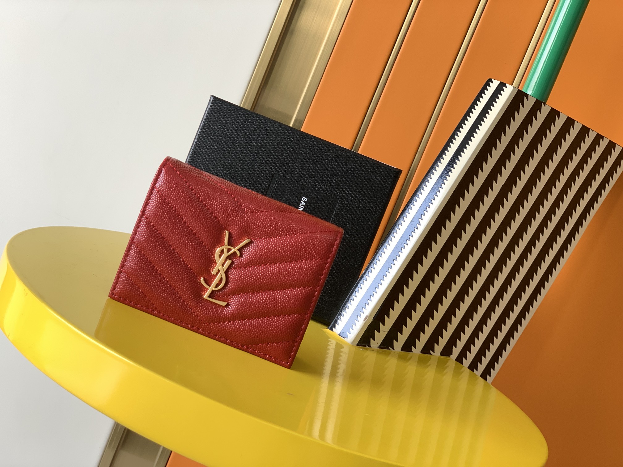 Y51 monogram card case in grain de poudre embossed leather red 530841 11 x 8.5 x 3 cm